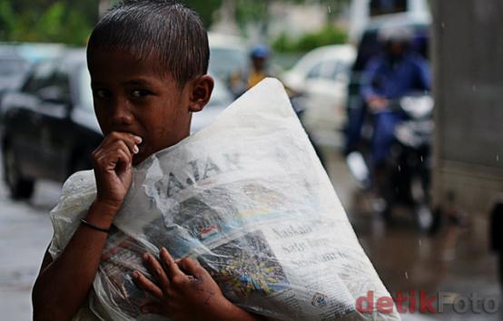 Pesan Hidup dari Seorang Bocah Penjual Koran